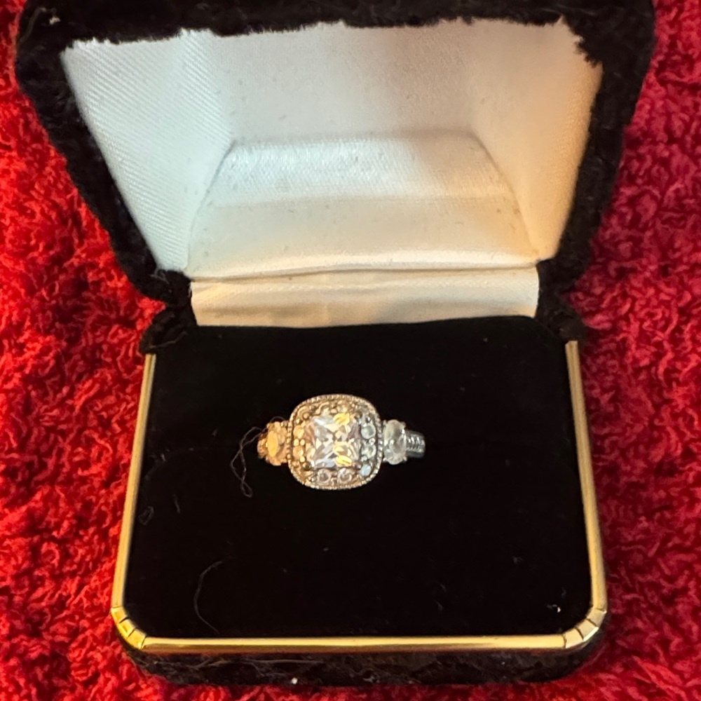 Elegant Silver and Gold Women's Ring